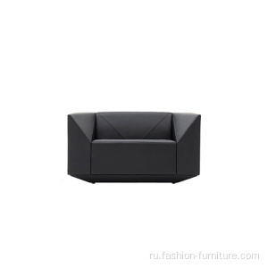 Черный кожаный диван для отдыха